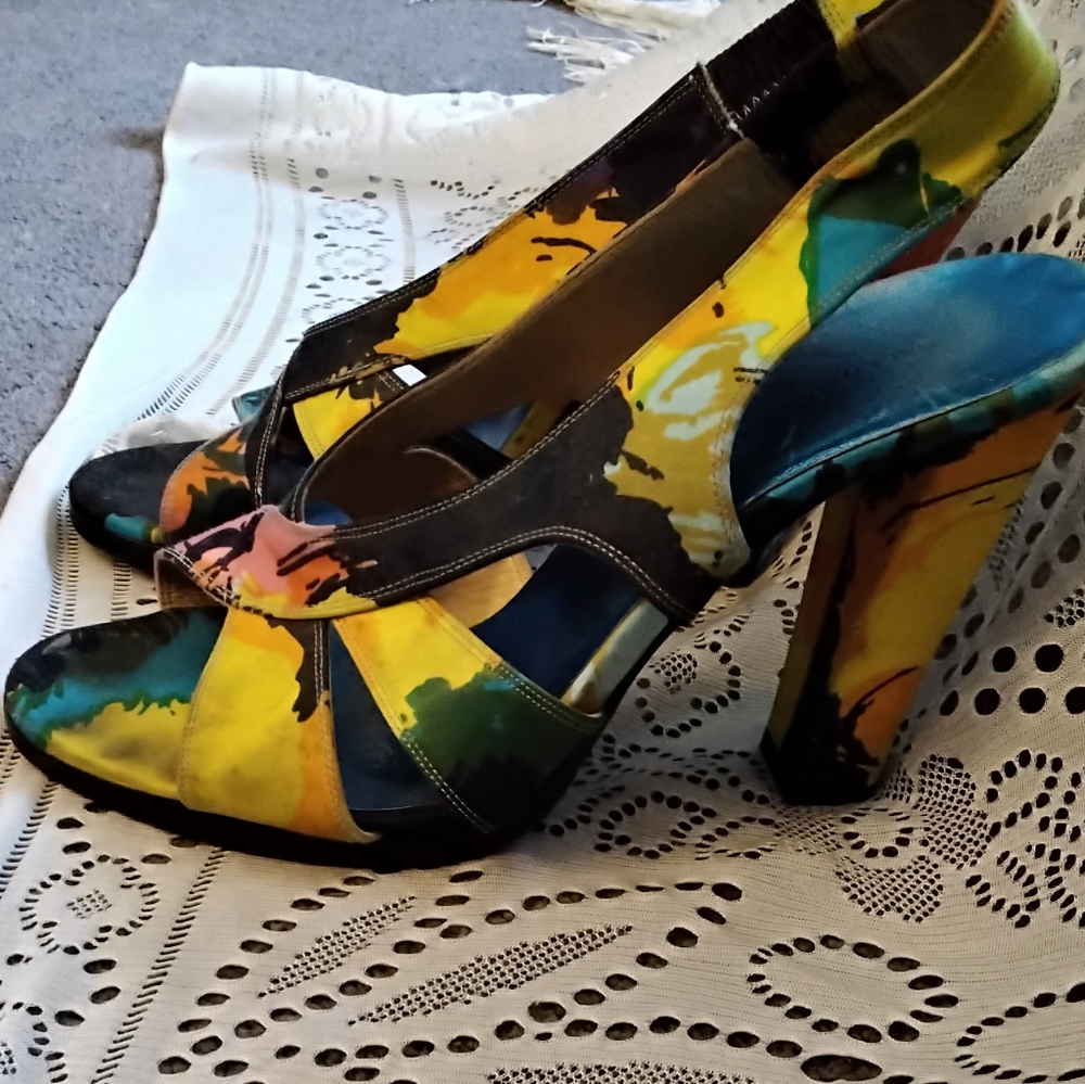 Heels - Picture 3 of 4